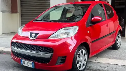 Usata Peugeot 107 68 CV (50 kW) 2009 Rosso Utilitaria