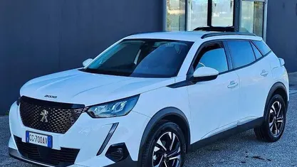 Bianco Usata 2021 Peugeot 2008 Allure SUV | 18.300 € (Buon prezzo)