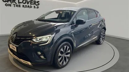 Usata Renault Captur Techno 101 CV (74 kW) 2023 Blu scuro SUV