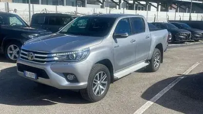 Usata Toyota HiLux Executive 150 CV (110 kW) 2017 Argento Pick-up