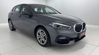 Usata BMW 118 Sport Line 150 CV (110 kW) 2021 Grigio Utilitaria