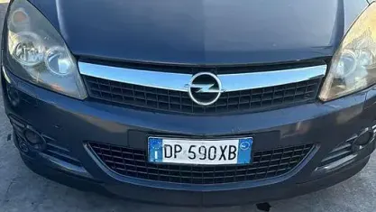 Usata Opel Astra GTC Enjoy 90 CV (66 kW) 2009 Grigio Berlina