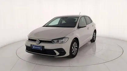 Grigio metallizzato Usata 2023 VW Polo Life Tre volumi | 16.200 € (Ottimo prezzo)