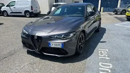 Usata Alfa Romeo Giulia Veloce 209 CV (153 kW) 2025 Grigio vesuvio Berlina
