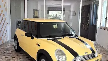 Usata Mini ONE 90 CV (66 kW) 2003 Giallo Utilitaria