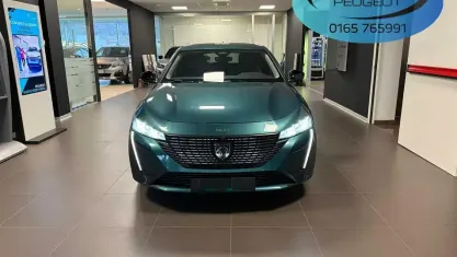 Usado Peugeot 308 Allure 131 CV (96 kW) 2022 Verde Berlina