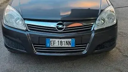 Usata Opel Astra Enjoy 88 CV (64 kW) 2010 Grigio Berlina