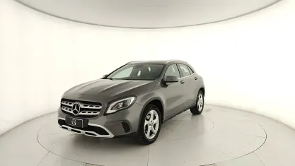 Usata Mercedes GLA200 156 CV (114 kW) 2019 Grigio SUV