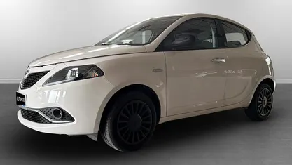 Usata Lancia Ypsilon Silver 69 CV (50 kW) 2021 Utilitaria