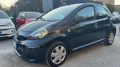 Usata Toyota Aygo Sol 68 CV (50 kW) 2010 Nero Utilitaria