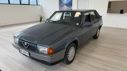 Blu Usata 1991 Alfa Romeo 75 Tre volumi | 4900 €