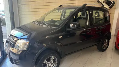 Usata Fiat Panda 4x4 Climbing 75 CV (55 kW) 2013 Nero Utilitaria