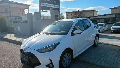 Usado Toyota Yaris 72 HP (52 kW) 2023 Branco Citadino