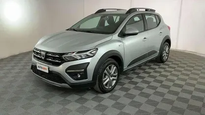 Usata Dacia Jogger Comfort 91 CV (66 kW) 2021 Argento Monovolume