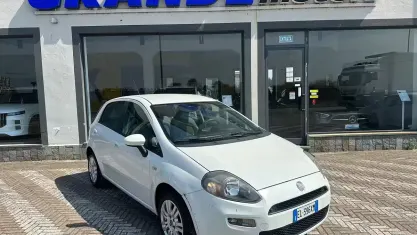 Usata Fiat Punto Easy 69 CV (50 kW) 2012 Bianco Utilitaria