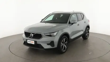 Neu Volvo XC40 Core 163 PS (119 kW) 2026 Grau SUV