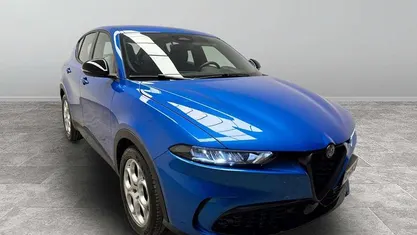 Blu elettrico Usata 2023 Alfa Romeo Tonale Sprint SUV | 25.900 € (Ottimo prezzo)