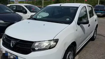 Usata Dacia Sandero Lauréate 72 CV (52 kW) 2013 Bianco Berlina
