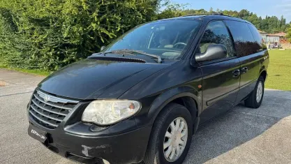 Usata Chrysler Voyager 150 CV (110 kW) 2004 Nero Monovolume