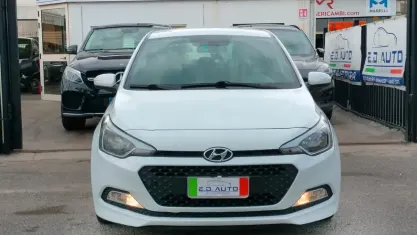 Usata Hyundai i20 Classic 73 CV (53 kW) 2017 Bianco Berlina