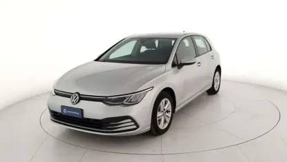 Usata VW Golf VIII Life 110 CV (80 kW) 2020 Grigio metallizzato Berlina