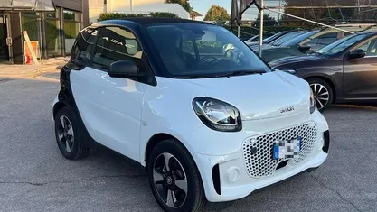 Bianco pastello Usata 2021 Smart ForTwo Electric Drive Passion Due volumi | 9900 € (Ottimo prezzo)