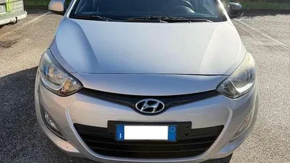Usata Hyundai i20 84 CV (61 kW) 2014 Argento Utilitaria