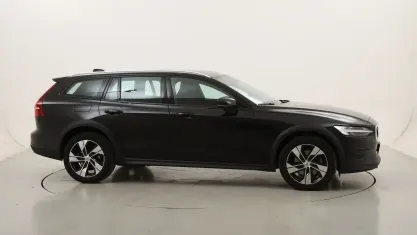 Usata Volvo V60 CC Business Edition 197 CV (144 kW) 2022 Neronero Station wagon