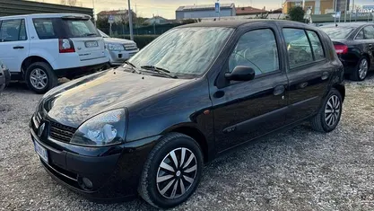 Usata Renault Clio II 75 CV (55 kW) 2002 Nero Berlina