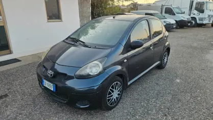 Usata Toyota Aygo Edition 68 CV (50 kW) 2010 Grigio Utilitaria