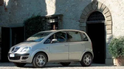 Grigio(met.) Usata 2007 Lancia Musa Monovolume | 4900 € (Molto cara)