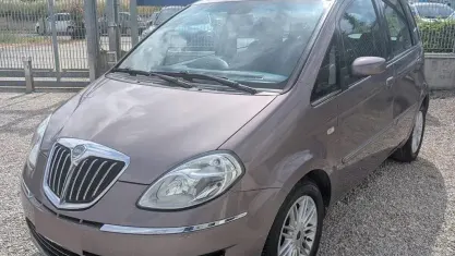 Usata Lancia Musa 95 CV (69 kW) 2009 Grigio Monovolume