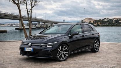 Używany VW Golf VII Style 150 KM (110 kW) 2021 Czarny Hatchback