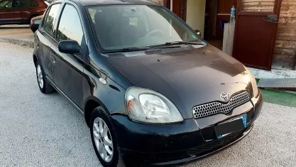 Usata Toyota Yaris Sol 75 CV (55 kW) 2003 Nero Utilitaria