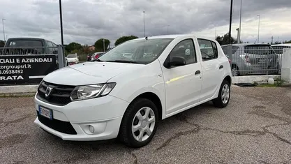 Bianco Usata 2013 Dacia Sandero Ambiance Tre volumi | 4900 € (Buon prezzo)