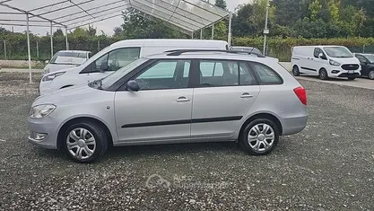 Usata 2011 Skoda Fabia Due volumi | 3999 € (Buon prezzo)