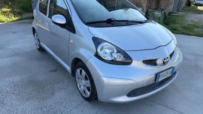 Usata Toyota Aygo 68 CV (50 kW) 2008 Argento Utilitaria