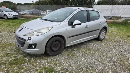 Usata Peugeot 207 73 CV (53 kW) 2010 Gray Berlina