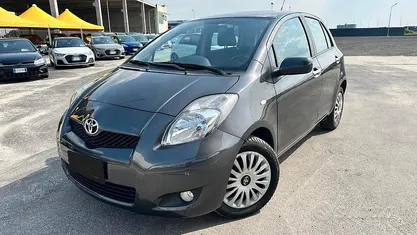 Begagnad Toyota Yaris 69 HK (50 kW) 2010 Svart Halvkombi