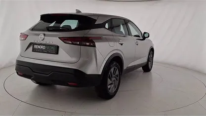 Usata Nissan Qashqai Acenta 140 CV (102 kW) 2022 Grigio chiaro SUV