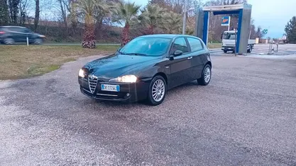 Usata Alfa Romeo 147 104 CV (76 kW) 2007 Nero Utilitaria