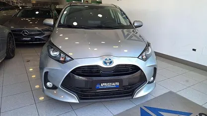 Argento Usata 2022 Toyota Yaris Hybrid Business Edition Tre volumi | 12.800 € (Ottimo prezzo)