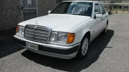 Usata Mercedes 200 122 CV (89 kW) 1991 Bianco Berlina