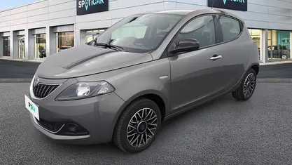 Usata Lancia Ypsilon 69 CV (50 kW) 2024 Grigio Utilitaria