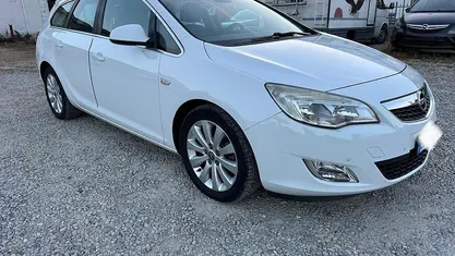 Usata Opel Astra Cosmo 110 CV (80 kW) 2011 Station wagon