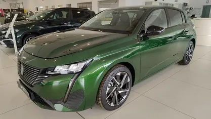 Nuova Peugeot 308 Allure 136 CV (100 kW) 2025 Verde Utilitaria