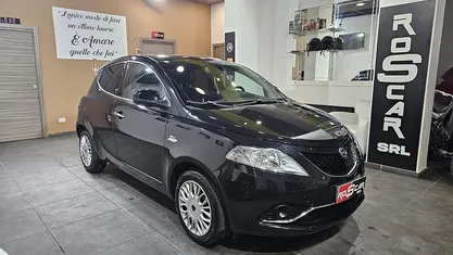 Usata Lancia Ypsilon 69 CV (50 kW) 2017 Nero Utilitaria