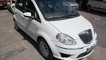 Usata Lancia Musa 78 CV (57 kW) 2010 Bianco pastello Monovolume
