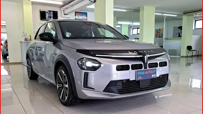 Grigio Nuova 2025 Lancia Ypsilon Utilitaria | 18.900 € (Ottimo prezzo)