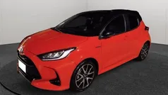 Rosso Usata 2021 Toyota Yaris Hybrid Tre volumi | 18.700 € (Buon prezzo)